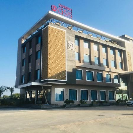 Mahesana Golden Oasis Hotel מראה חיצוני תמונה