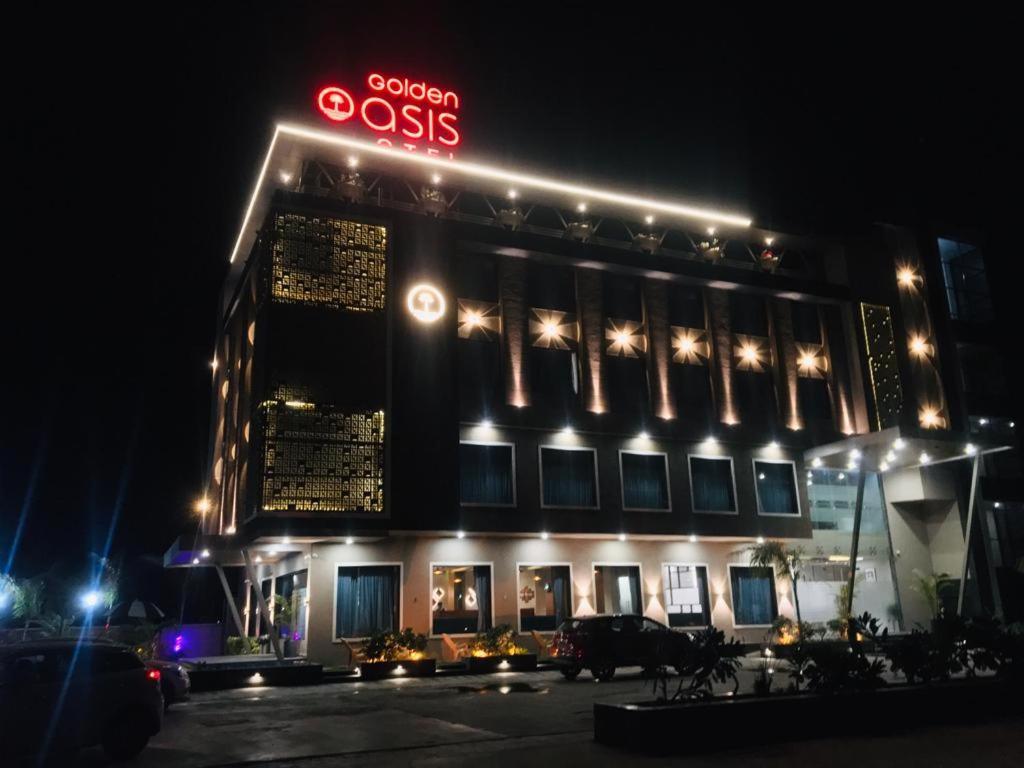 Mahesana Golden Oasis Hotel מראה חיצוני תמונה