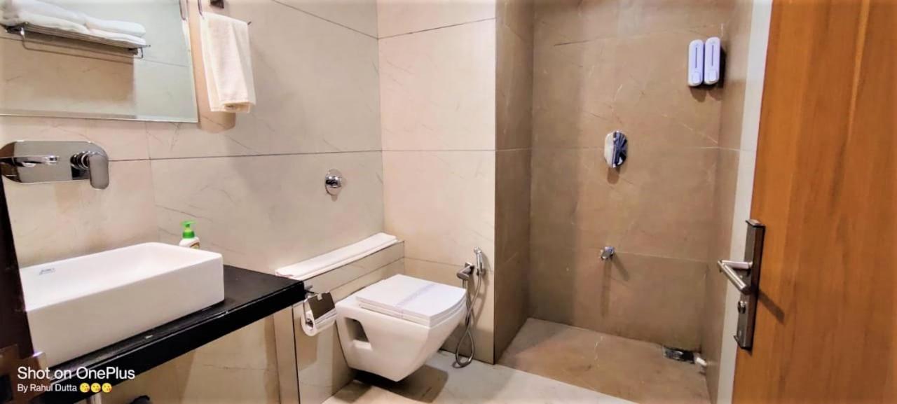 Mahesana Golden Oasis Hotel מראה חיצוני תמונה